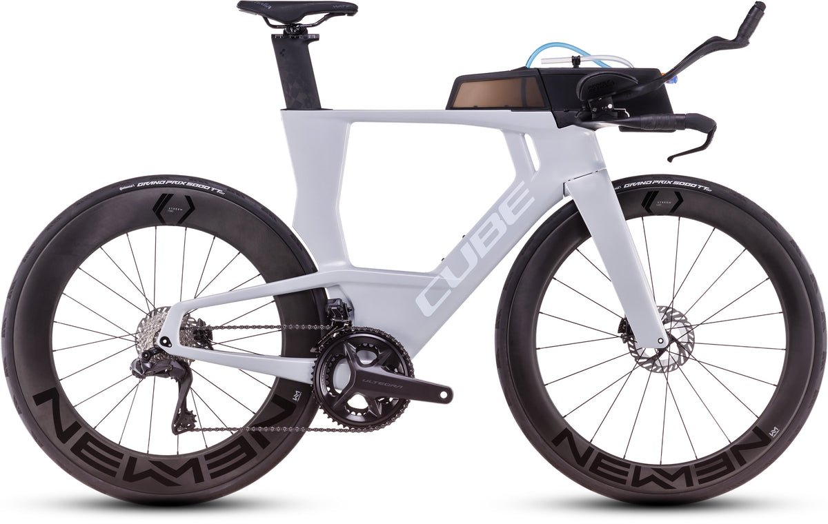 CUBE Aerium C:68X Race in nebelgrau/weiß – Seitenansicht
